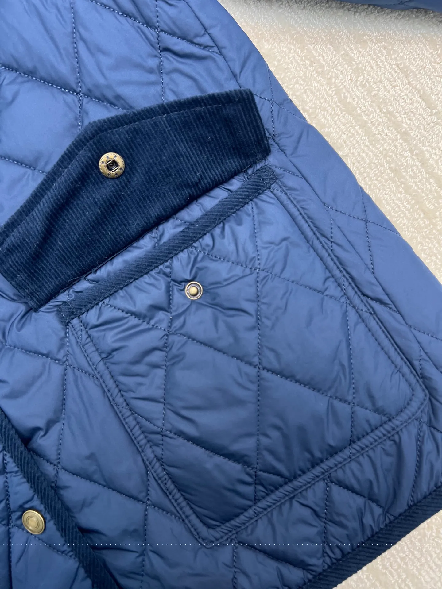 P350 Ralph Lauren logo embroidered diamond plaid corduroy cotton jacket. Exquisite small logo embroidery on the chest, corduroy color-blocked lapels, pocket design showing details, customized accessories, complete with three standards. Size: S M L XL
